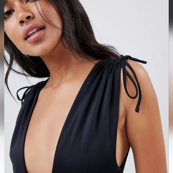 Asos ruched shoulder plunge swimsuit in black women's size 6 - Picture 13 of 14